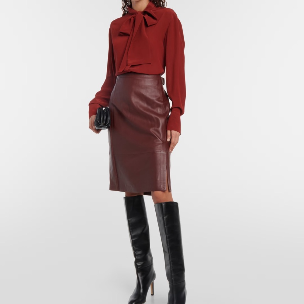 This skirt is BLACK. Brand new, never worn. Received as a gift.